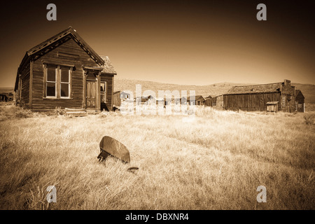 Case e carriola, Bodie State Historic Park, California USA Foto Stock