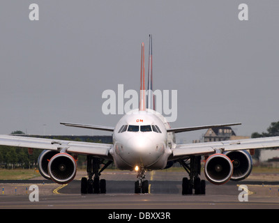 G-EZGM easyJet Airbus A319-111 - cn 4778 testa-in rullaggio Foto Stock