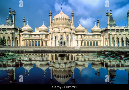 Il Royal Pavilion è un ex residenza reale si trova a Brighton, Inghilterra, Regno Unito. È stato costruito da John Nash. Foto Stock