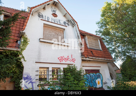 Casa abbandonata nel villaggio abbandonato di Doel in Belgio Foto Stock