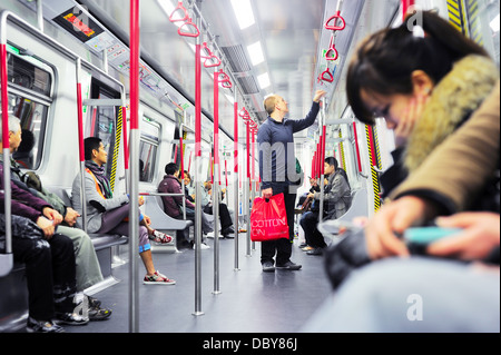 Treno della metropolitana di Hong Kong Foto Stock