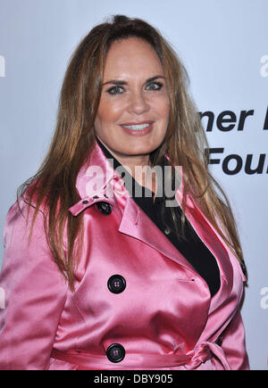 Catherine Bach Elyse Walker presenta Pink Party '11 a vantaggio di Cedars-Sinai donne programma cancro - Gli arrivi di Los Angeles, California - 10.09.11 Foto Stock