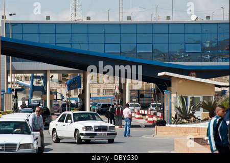 Il Tarajal checkpoint di confine tra Ceuta e il Marocco. Spagna. Foto Stock