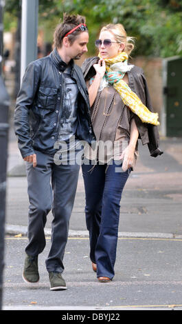 Kate Hudson e Matt Bellamy a piedi nella zona nord di Londra Londra, Inghilterra - 15.09.11 Foto Stock