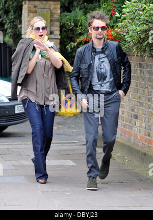 Kate Hudson e Matt Bellamy a piedi nella zona nord di Londra Londra, Inghilterra - 15.09.11 Foto Stock