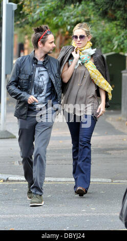 Kate Hudson e Matt Bellamy a piedi nella zona nord di Londra Londra, Inghilterra - 15.09.11 Foto Stock