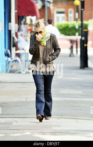 Kate Hudson a piedi nella zona nord di Londra Londra, Inghilterra - 15.09.11 Foto Stock