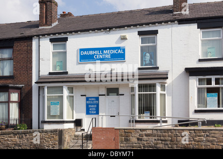 Daubhill Medical Center su Sant Helens di strada nella zona Daubhill di Bolton, parte dell'Deane e Daubhill Medical Center. Foto Stock