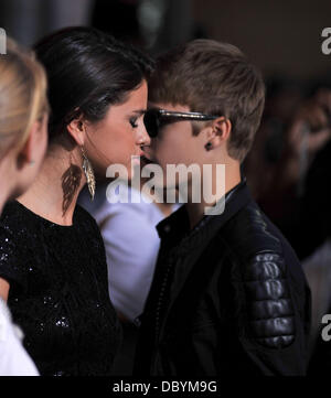 Selena Gomez e Justin Bieber premiere di "sequestro" tenutasi presso il Teatro Cinese - Gli arrivi di Los Angeles, California - 15.09.11 Foto Stock