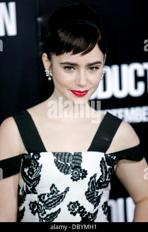 Lily Collins la premiere di "sequestro" tenutasi presso il Teatro Cinese - Gli arrivi di Los Angeles, California - 15.09.11 Foto Stock