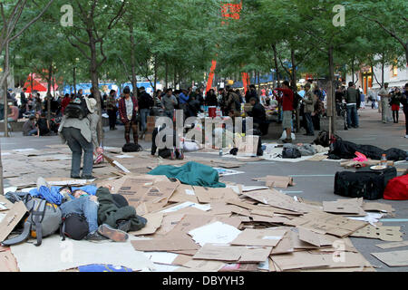 Giorno di Rage manifestanti si radunano in Zuccotti Park per dimostrare contro varie questioni tra cui l'amministrazione Obama New York City, Stati Uniti d'America - 18.09.11 Foto Stock