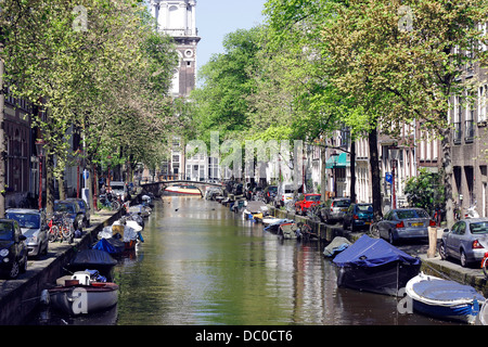 Amsterdam Paesi Bassi Olanda Europa piccole barche lungo Canal Groenburgwal Foto Stock