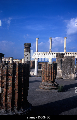 La Basilica di Pompei è stato utilizzato per l'amministrazione della giustizia e con il Forum, fu il più importante edificio della città. Foto Stock