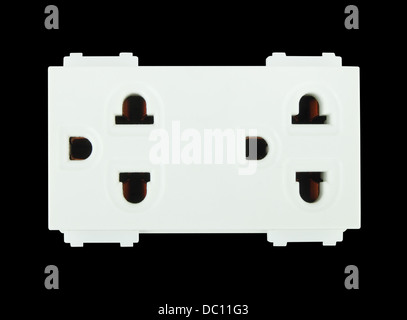 Presa elettrica (connettore femmina) su sfondo nero Foto Stock