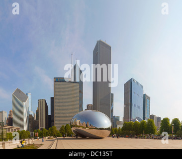 Cloud Gate scultura in Millenium Park di Chicago, IL. Si tratta di un pubblico scultura di Indiano-nato artista britannico Anish Kapoor. Foto Stock