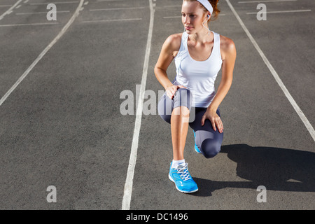 Donna ottenere pronto per l'avvio su Stadium - Dehors estivo di formazione. Foto Stock