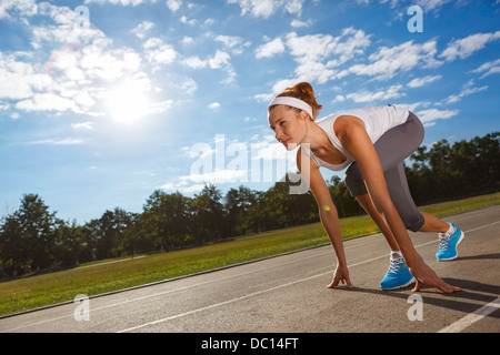 Donna ottenere pronto per l'avvio su Stadium - Dehors estivo di formazione. Foto Stock