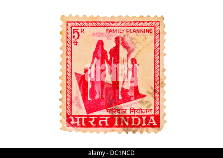 Un timbro stampato in India mostra immagine di una famiglia con la scritta "Pianificazione di famiglia', serie, circa 1965 Foto Stock