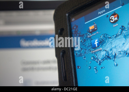 La app Android del popolare social network Facebook sito è visto su un tablet Samsung Foto Stock