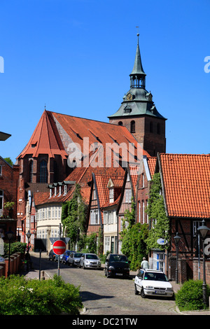 Michaeliskirche (ST. Michaels chiesa) e Street AUF DEM MEERE, Lueneburg, Lüneburg, Bassa Sassonia, Germania, Europa Foto Stock