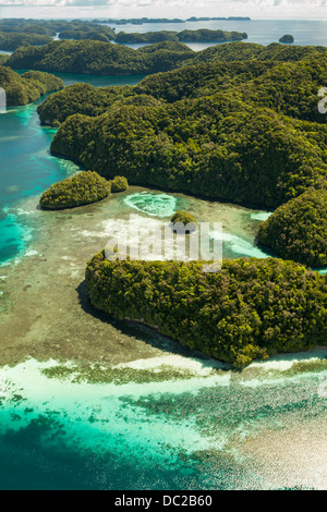 Vista aerea del Rock Isole di Palau, Micronesia (Patrimonio Mondiale dell'UNESCO). Foto Stock