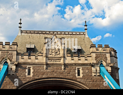 Dettaglio del Tower Bridge, London Borough di Southwark, Londra, Inghilterra, Regno Unito Foto Stock