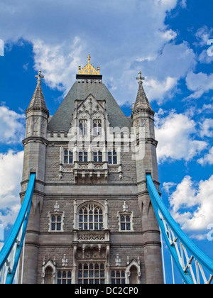 Dettaglio del Tower Bridge, London Borough di Southwark, Londra, Inghilterra, Regno Unito Foto Stock