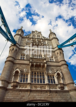 Dettaglio del Tower Bridge, London Borough di Southwark, Londra, Inghilterra, Regno Unito Foto Stock