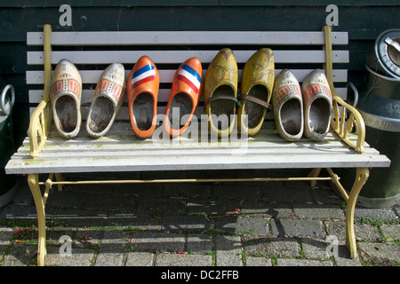 Tradizionali di zoccoli di legno Giethoorn Holland Foto Stock