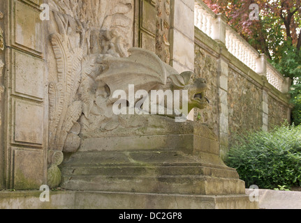 La fontana-drago in "Bassin du Dragon", Château de Monte-Cristo, le Port-Marly, Yvelines, Francia. Foto Stock