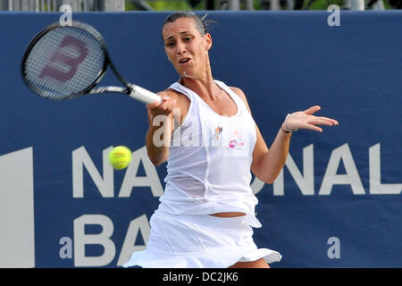 Toronto, Ontario, Canada. Il 7 agosto, 2013. Toronto, Ontario, Canada, 7 agosto 2013. Flavia PENNETTA (ITA) volleys contro Ana Ivanovic (SRB) nel secondo round azione durante il WTA Rogers Cup al centro Rexall di Toronto, Ontario, Canada il 7 agosto. Ivanovic ha vinto 6-4, 6-4.Gerry Angus/CSM/Alamy Live News Foto Stock