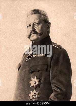 Il ritratto del maresciallo Paul von Hindenburg è raffigurato su una cartolina della Ludendorff Charity for the War Disabled nel 1918. Fotoarchiv für Zeitgeschichte Foto Stock