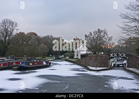 Lapworth junction, tra Grand Union e Birmingham a Stratford Upon Avon canali, Warwickshire, Regno Unito Foto Stock