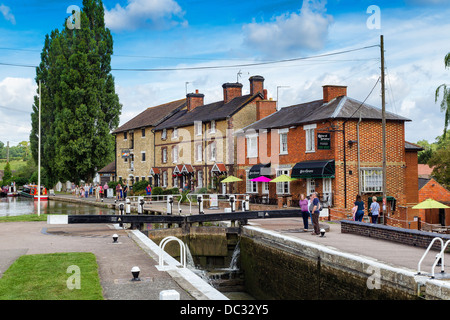 Grand Union Canal at Stoke Bruerne, Northamptonshire. Foto Stock