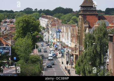 Una vista aerea di Archway Road, Highgate, Londra, che mostra la gestione del traffico tra cui le corsie preferenziali degli autobus. Foto Stock