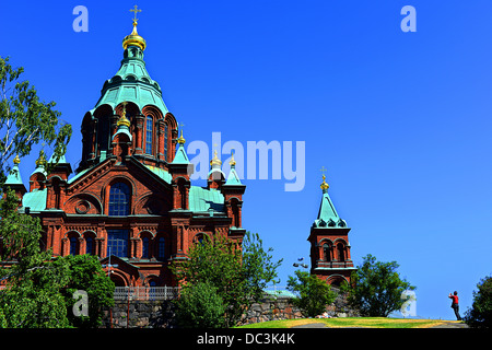 Cattedrale Uspenski con turistica prendendo la sua immagine per dare un senso di scala e per contrassegnarlo come un punto di riferimento turistico Foto Stock