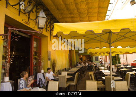 CAFE LA NUIT VAN GOGH PLACE DU FORUM ARLES BOUCHES DU RHONE PROVENZA FRANCIA Foto Stock