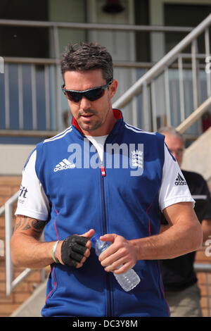 Durham, Regno Unito. 8 agosto 2013. Kevin Pietersen in Inghilterra la sessione di training al Riverside Terreno in Chester-le-Street. La sessione è stata la squadra finale pratica prima del 4° Investec Ceneri Test match tra Inghilterra e Australia. © whyeyephotography. Foto Stock