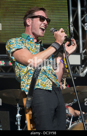 Dan Gillespie vende, voce e chitarra, la sensazione esegue a andare locale, Queen Elizabeth Olympic Park, Londra. Il 19/07/2013 Foto Stock