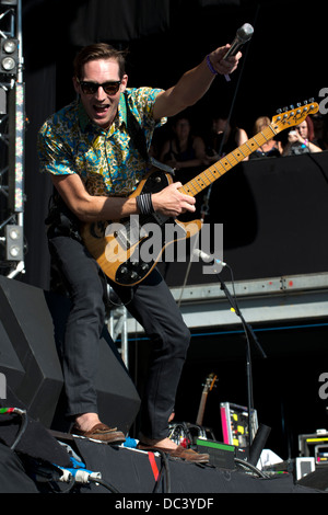 Dan Gillespie vende, voce e chitarra, la sensazione esegue a andare locale, Queen Elizabeth Olympic Park, Londra. Il 19/07/2013 Foto Stock