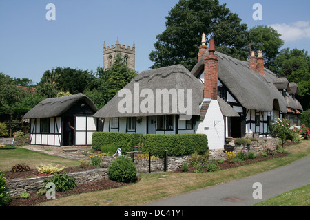Cottage con il tetto di paglia barca Lane Welford on Avon Warwickshire England Regno Unito Foto Stock