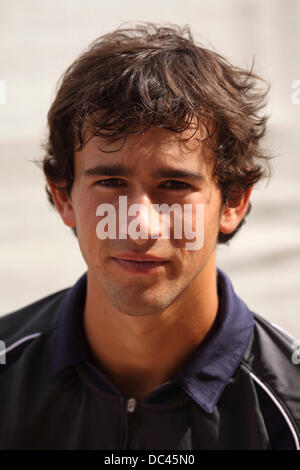 Durham, Regno Unito. 08 Ago, 2013. Ashton Agar in Australia la sessione di training a Emirates Durham International Cricket Ground a Chester-le-Street. La sessione è stata la squadra finale pratica prima del 4° Investec Ceneri Test match tra Inghilterra e Australia. Credito: Stuart Forster/Alamy Live News Foto Stock