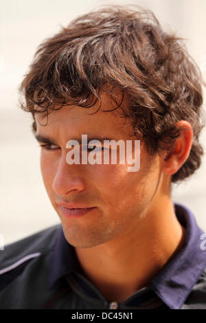 Durham, Regno Unito. 08 Ago, 2013. Ashton Agar in Australia la sessione di training a Emirates Durham International Cricket Ground a Chester-le-Street. La sessione è stata la squadra finale pratica prima del 4° Investec Ceneri Test match tra Inghilterra e Australia. Credito: Stuart Forster/Alamy Live News Foto Stock