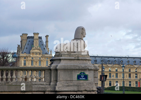 Sphinx, sul bordo orientale del Jardin des Tuileries, a Parigi. Si prega di notare le pallottole impatti dovuti alle lotte per la Foto Stock