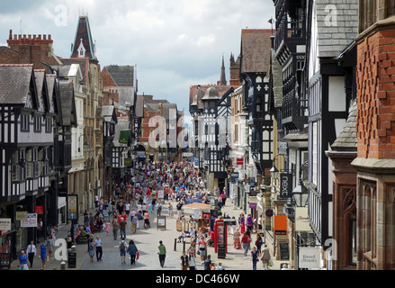 Ricerca di Eastgate Street a Chester, England, Regno Unito Foto Stock