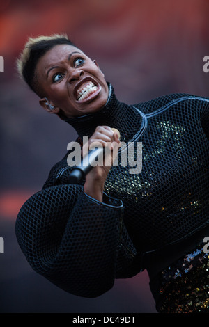 La pelle della band inglese Skunk Anansie suona dal vivo durante il Festivale Sziget a Budapest (Ungheria) Foto Stock