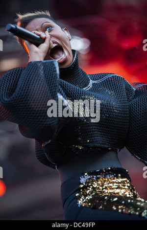 La pelle della band inglese Skunk Anansie suona dal vivo durante il Festivale Sziget a Budapest (Ungheria) Foto Stock