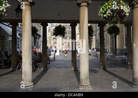 Passerella coperta su Stall Street a Bath Inghilterra Regno Unito, destinazione turistica patrimonio dell'umanità Foto Stock