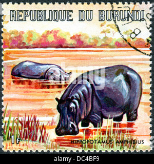 BURUNDI - circa 1971: un timbro stampato in Burundi, mostra un ippopotamo (Hippopotamus amphibius), circa 1971 Foto Stock