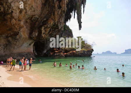 Vista sulla Spiaggia di Phranang vicino a Ao Nang nella provincia di Krabi, Thailandia Foto Stock